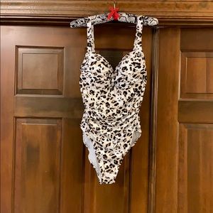 Nip tuck size 10 animal print twist up swimsuit